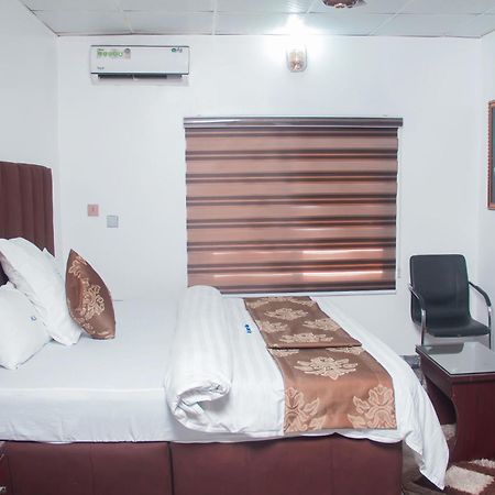 Kay Luxury Suites Uyo 外观 照片