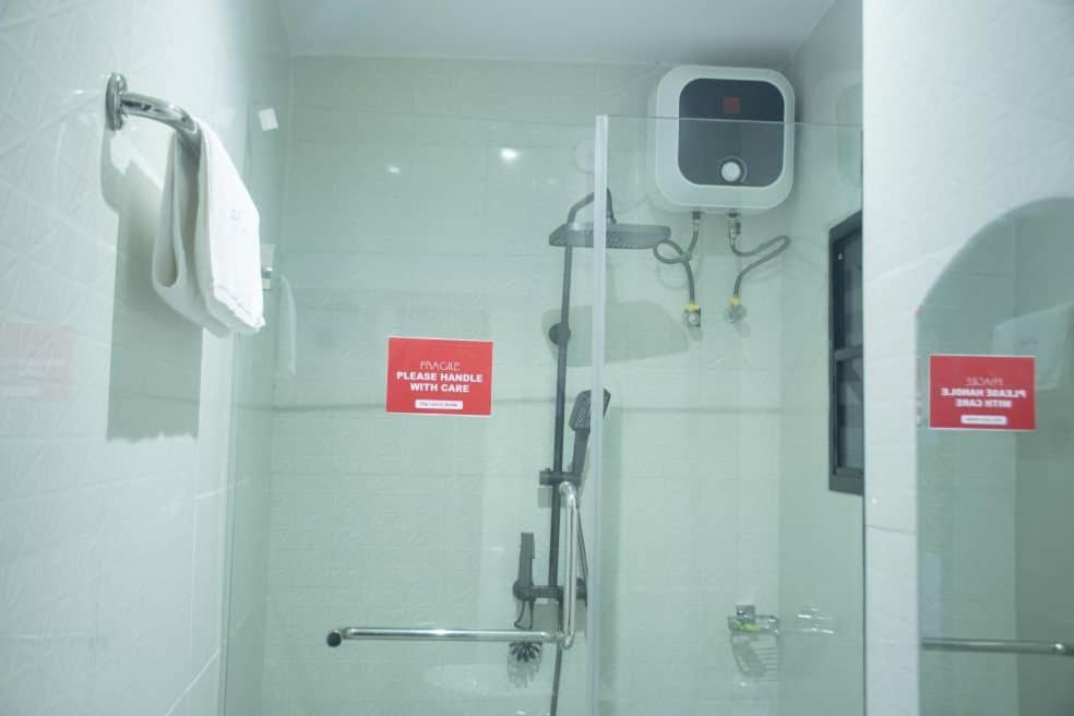 Kay Luxury Suites Uyo 外观 照片