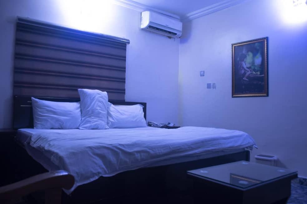 Kay Luxury Suites Uyo 外观 照片