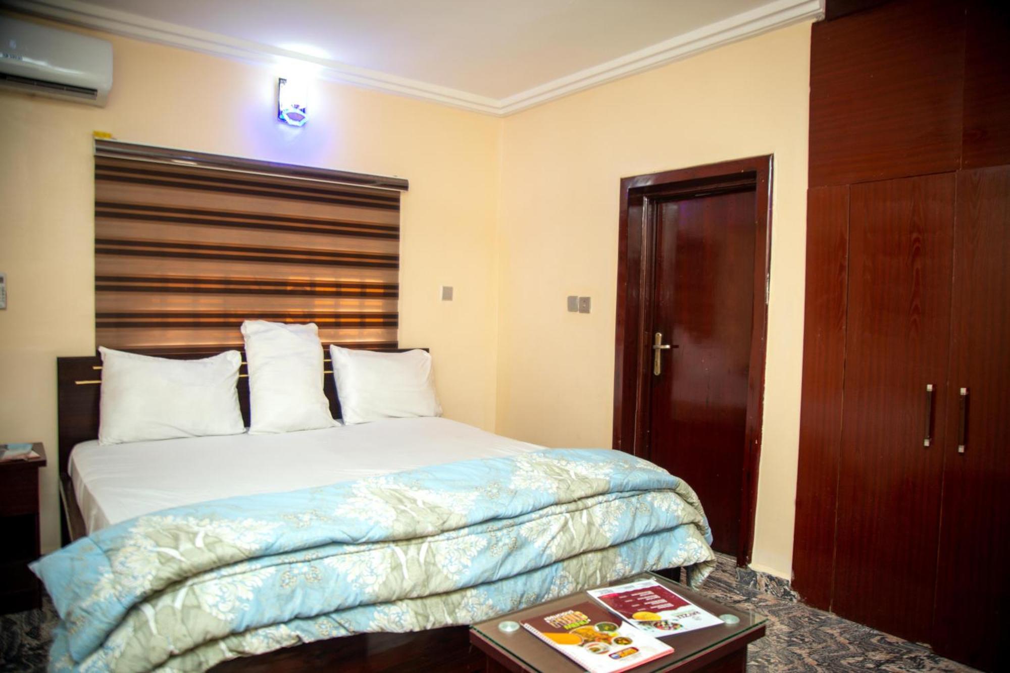 Kay Luxury Suites Uyo 外观 照片
