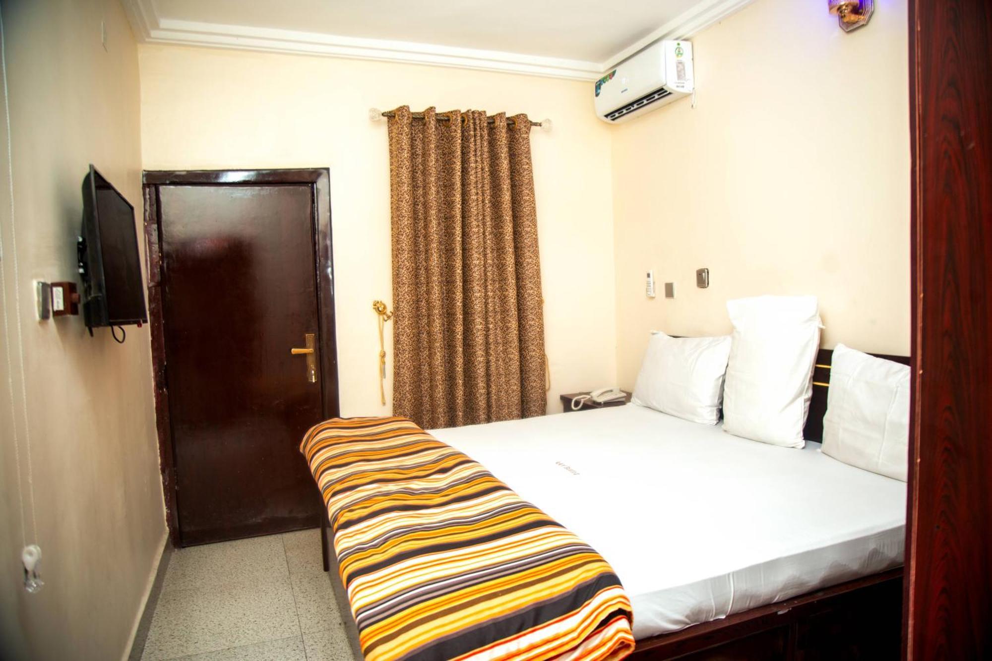 Kay Luxury Suites Uyo 外观 照片