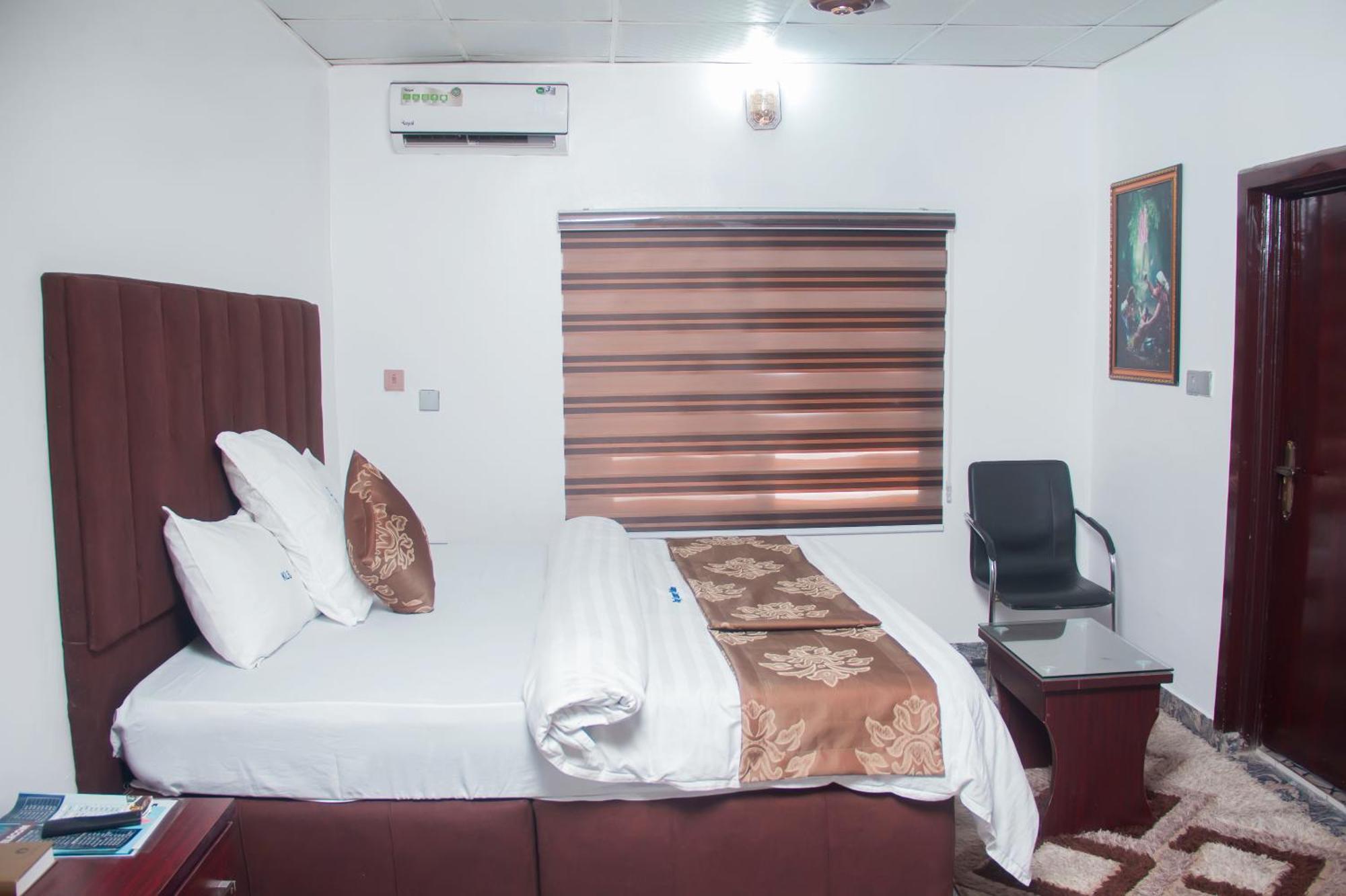 Kay Luxury Suites Uyo 外观 照片